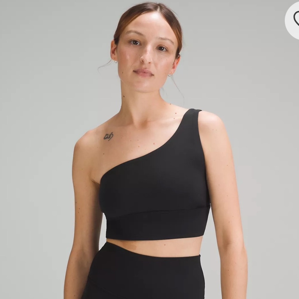 lululemon Align™ Asymmetrical Bra
Light Support, A/B Cup size 6